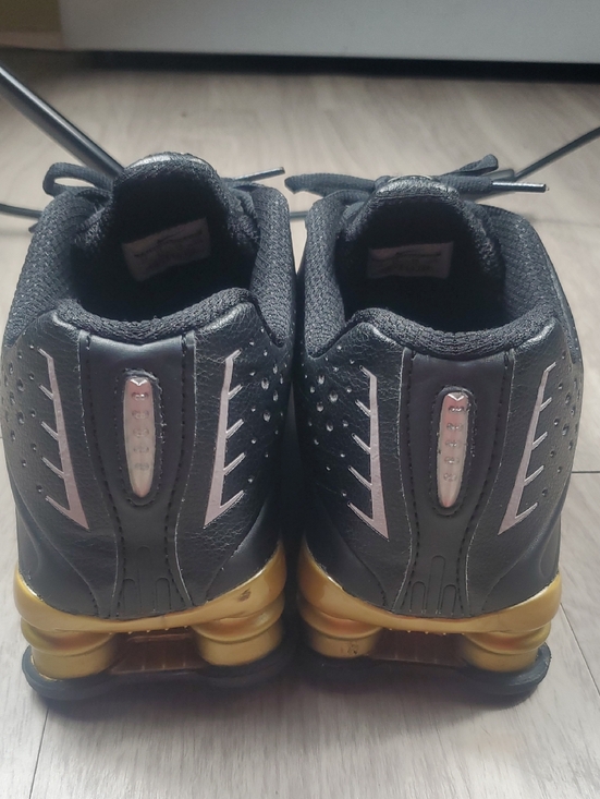Nike Shox R4 Black Gold Sneakers Men’s Size 12 NWOB main image 6